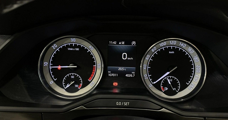 Skoda Superb cena 104900 przebieg: 107000, rok produkcji 2020 z Piastów małe 529